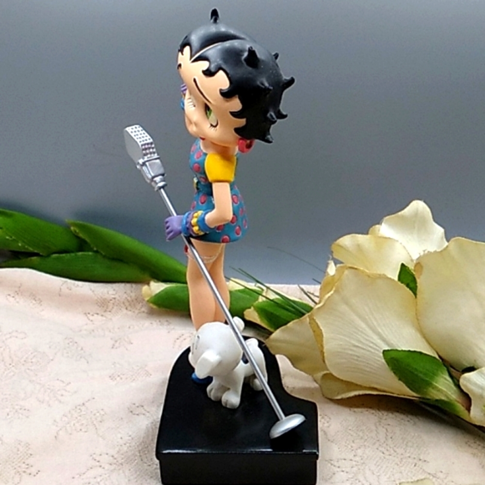 Vintage 1995 Betty Boop Danbury Mint Collector Figurine - Picture 2 of 9